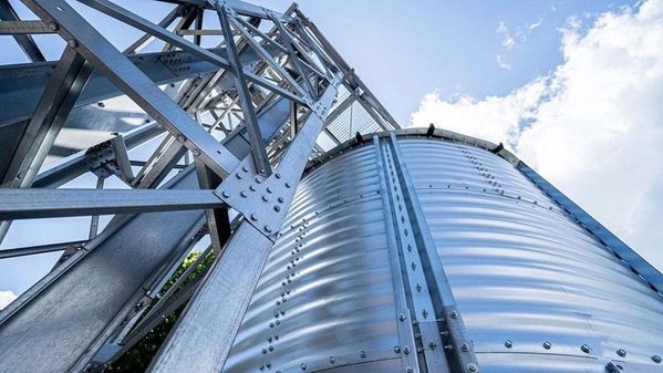 Stored grain strategies in an inverted market